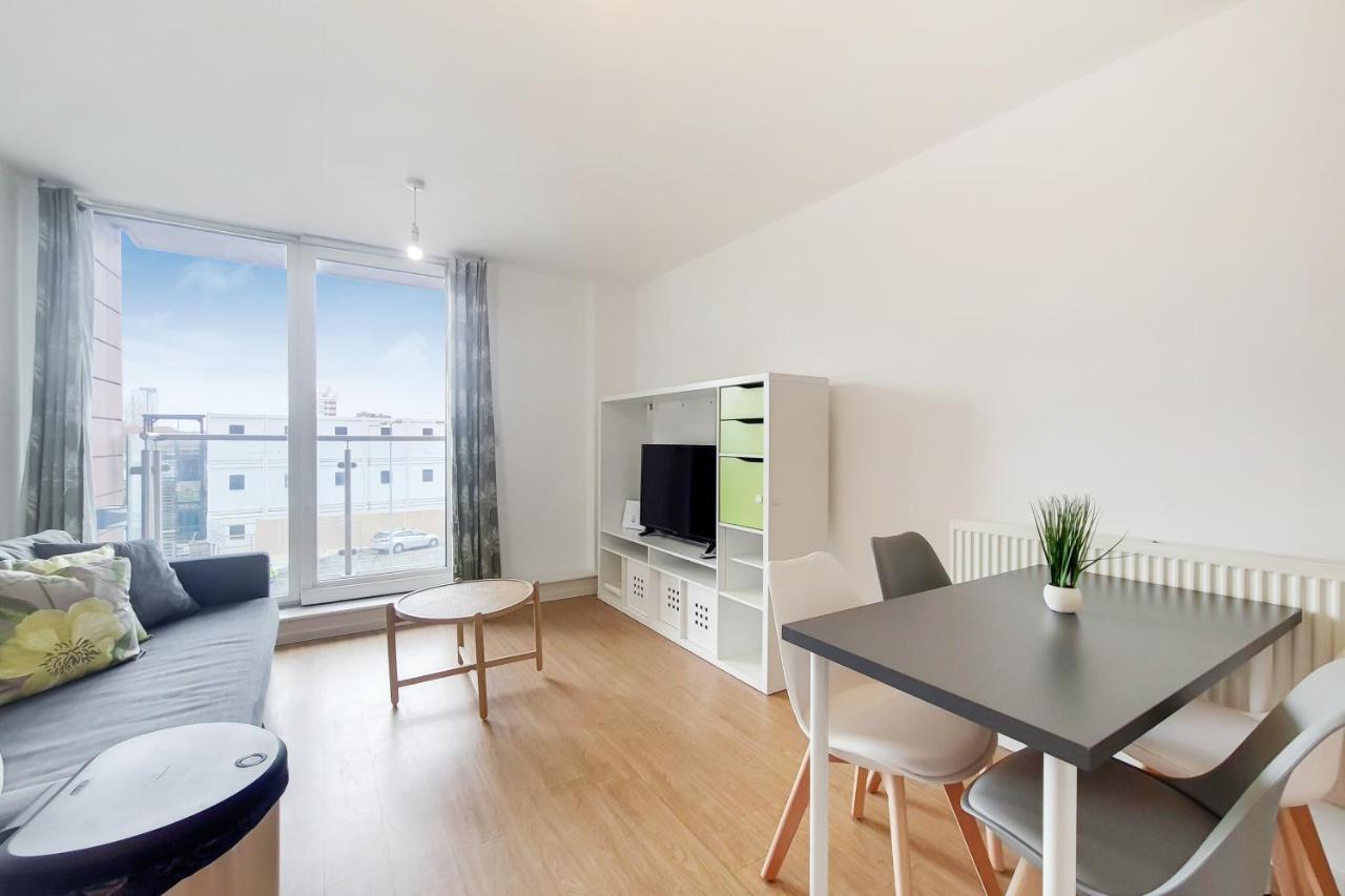 Free Parking - Two Bed Apartment By London Docklands Exterior photo