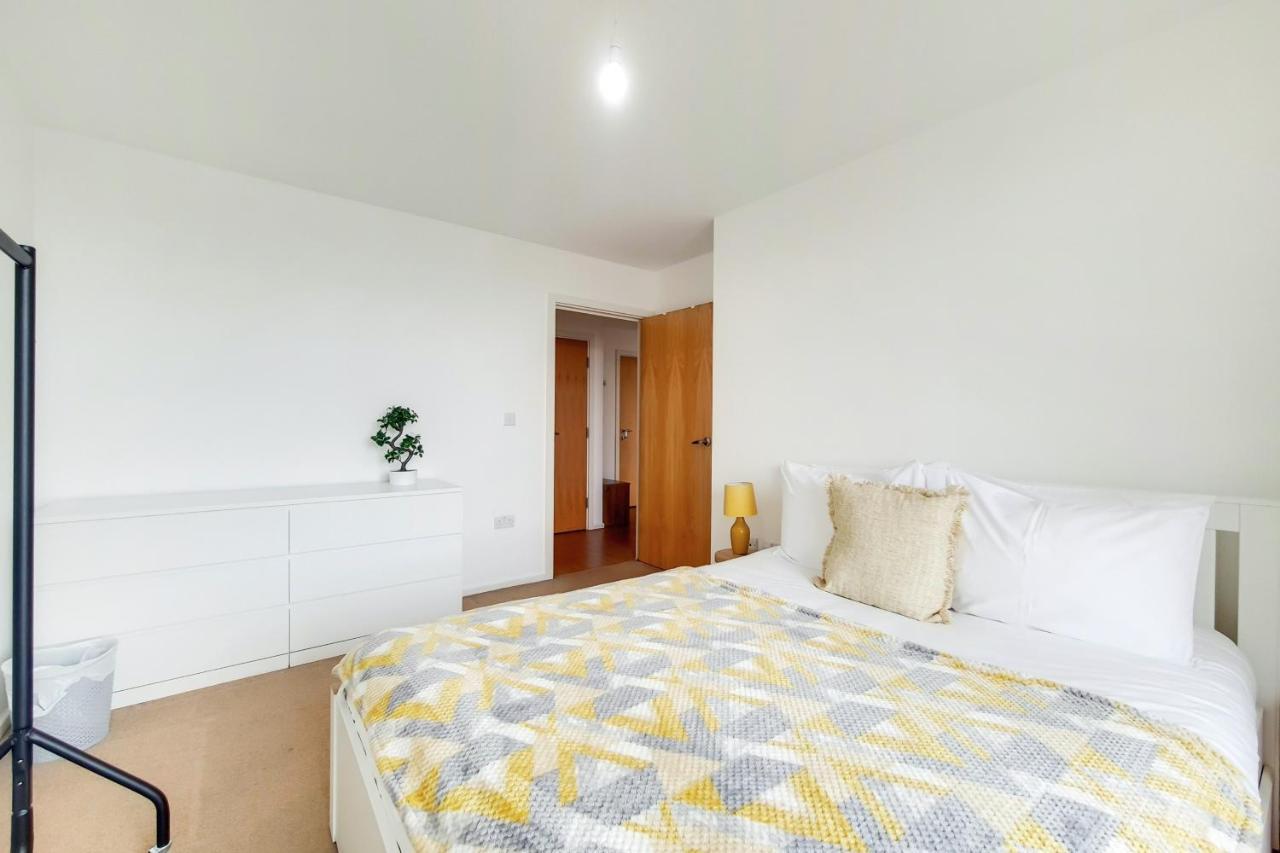 Free Parking - Two Bed Apartment By London Docklands Exterior photo