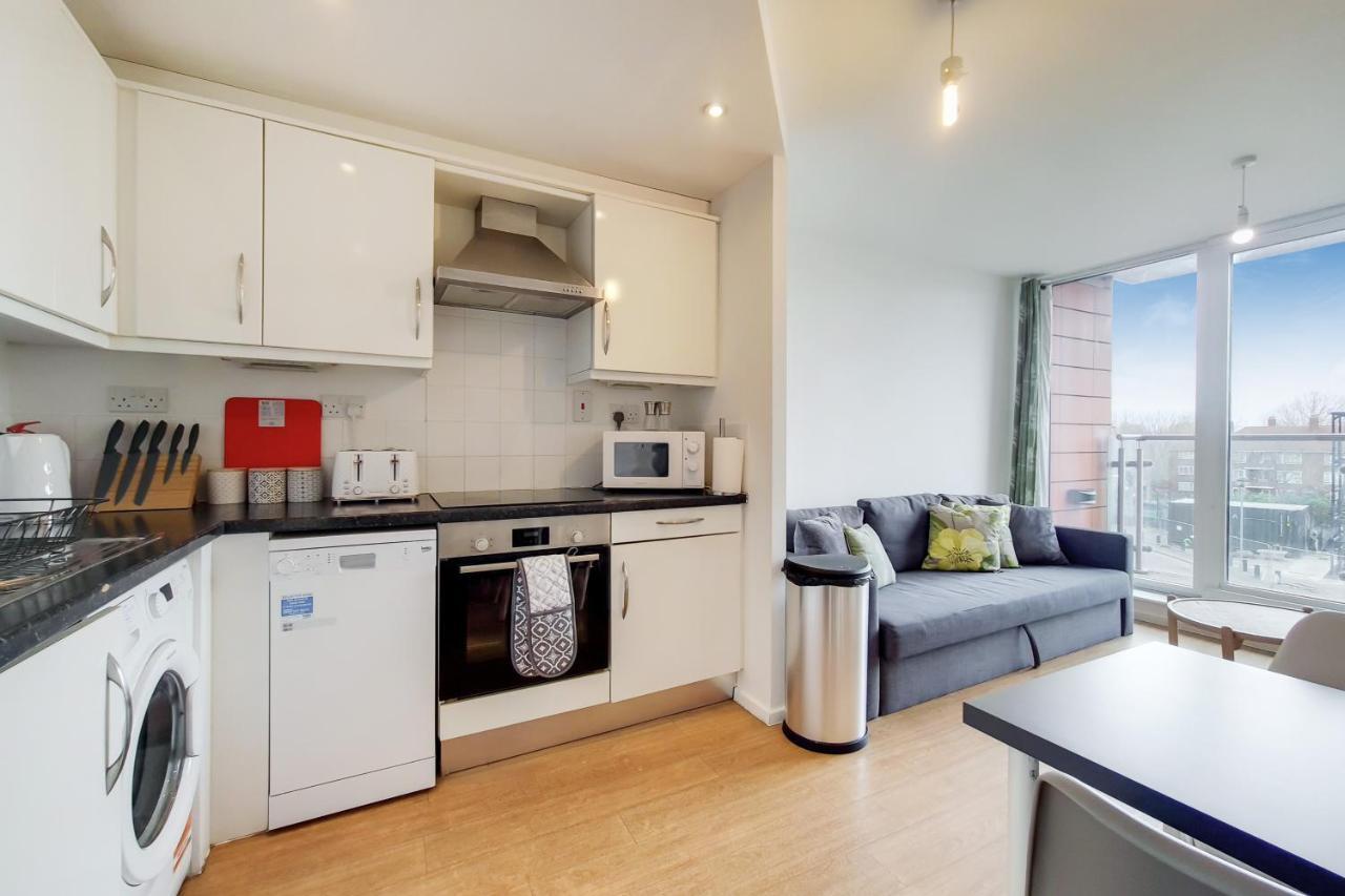 Free Parking - Two Bed Apartment By London Docklands Exterior photo