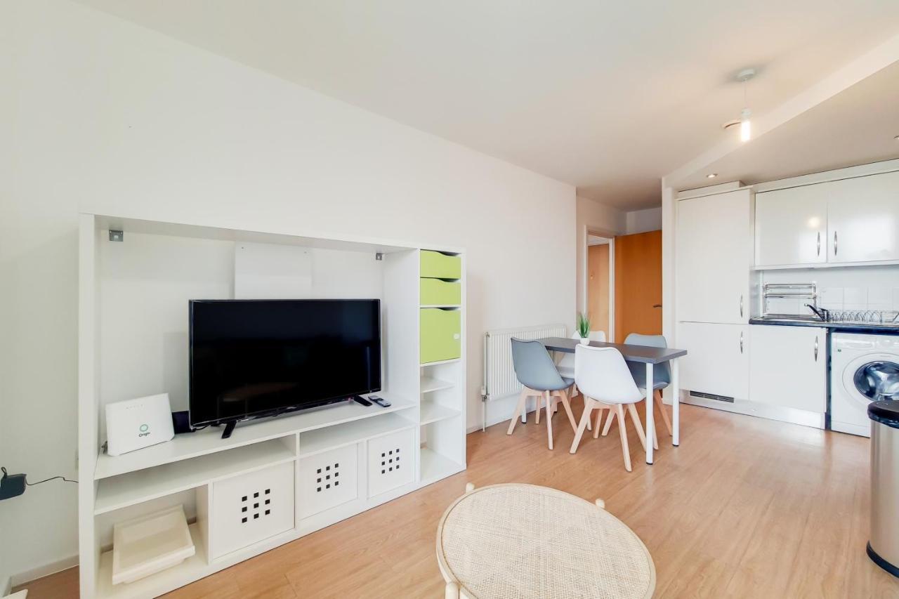 Free Parking - Two Bed Apartment By London Docklands Exterior photo